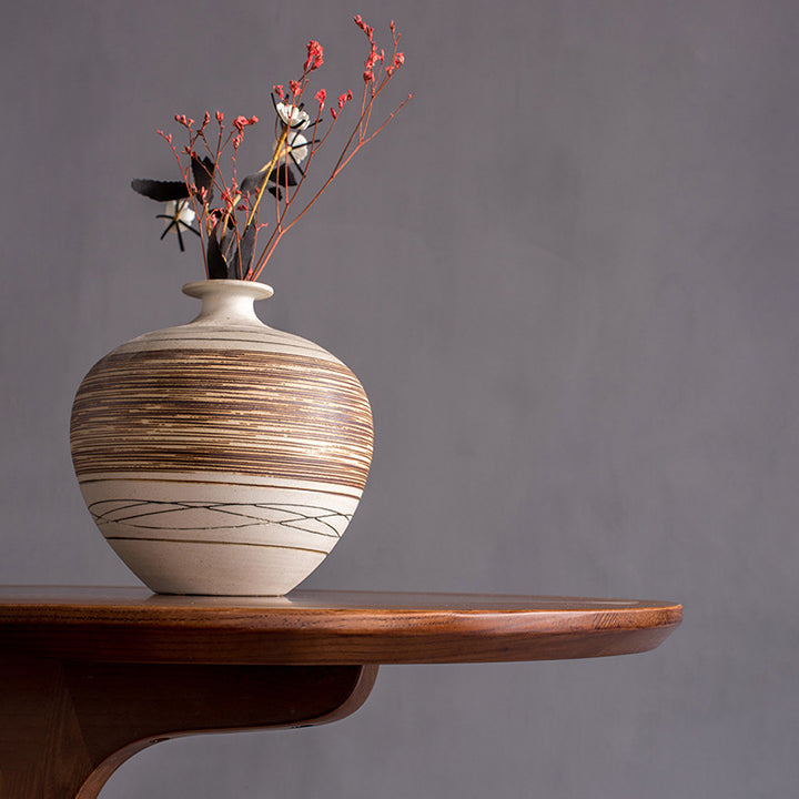 Modern Minimalist Round Solid Wood End Table 3-Leg For Living Room