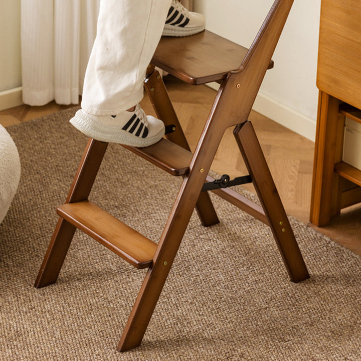 Moderner minimalistischer A-förmiger Bambus-Trittstuhl mit Rückenlehne, klappbar für das Esszimmer 