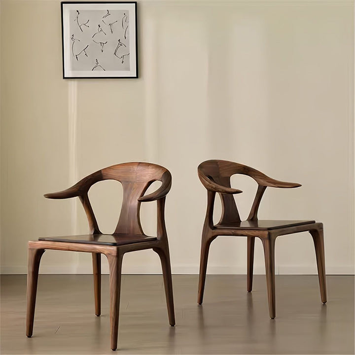 Moderner minimalistischer gebogener Massivholz-Esszimmerstuhl mit stabiler Rückenlehne und Armlehne für das Esszimmer 