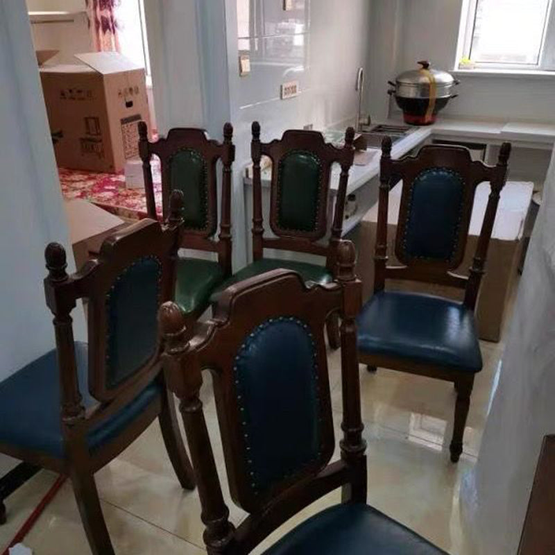 Chaise de salle à manger vintage traditionnelle incurvée avec dossier en faux cuir Nappa, bois massif et éponge pour salle à manger 