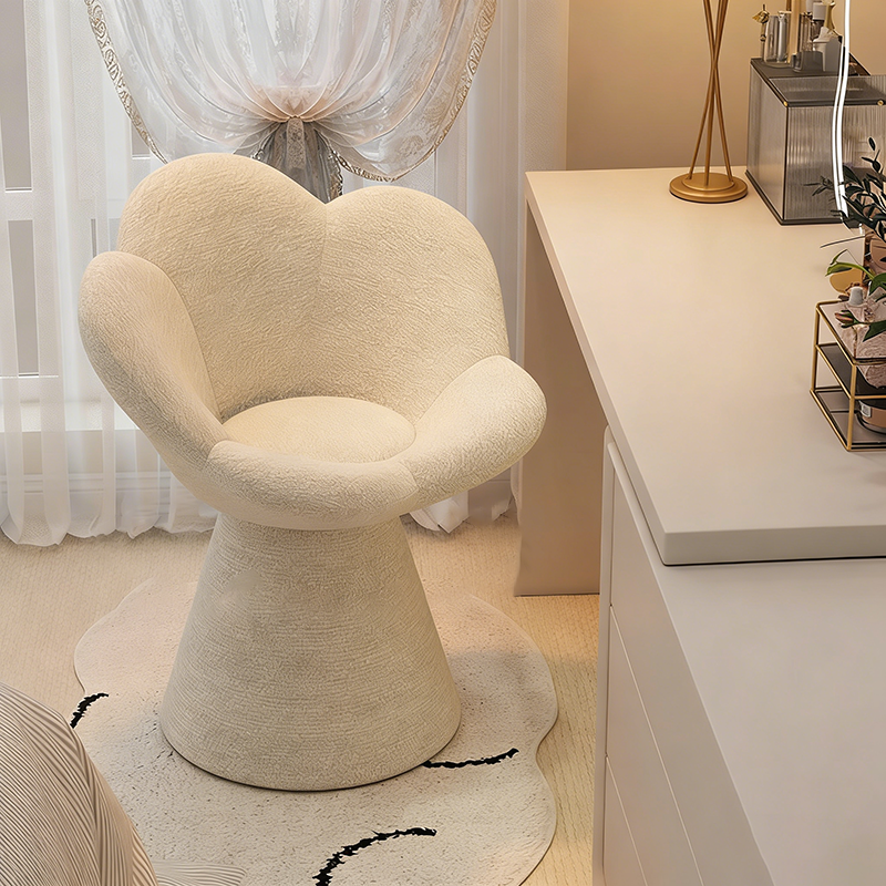 Zeitgenössischer skandinavischer Hocker mit Lammfleece-Stoff, Holz, Schwamm, runder, blütenblattförmiger, drehbarer Rückenlehne und Armlehne für Wohnzimmer &amp; Schlafzimmer 