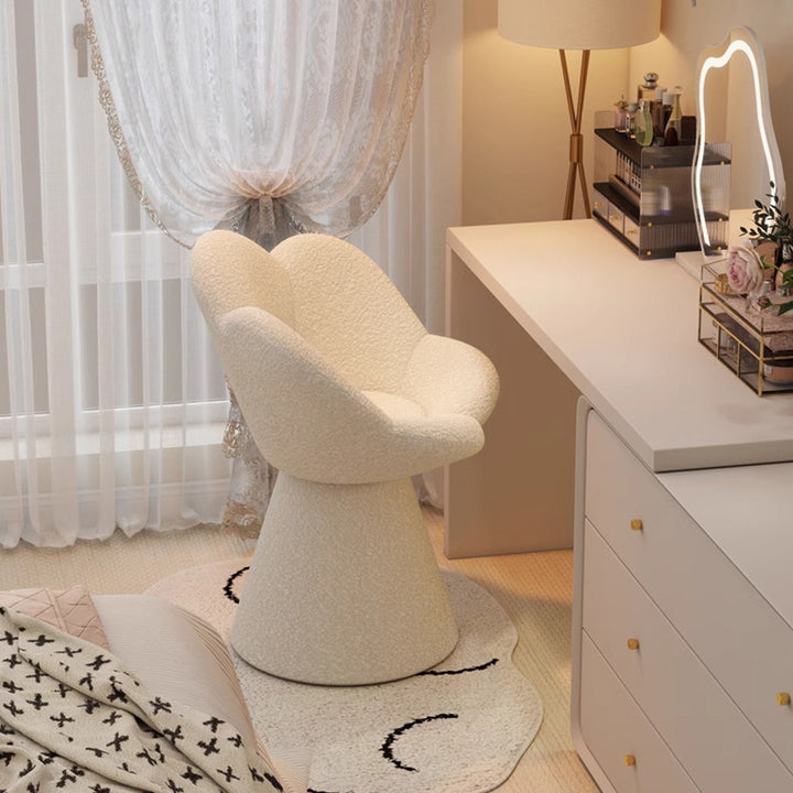 Zeitgenössischer skandinavischer Hocker mit Lammfleece-Stoff, Holz, Schwamm, runder, blütenblattförmiger, drehbarer Rückenlehne und Armlehne für Wohnzimmer &amp; Schlafzimmer 