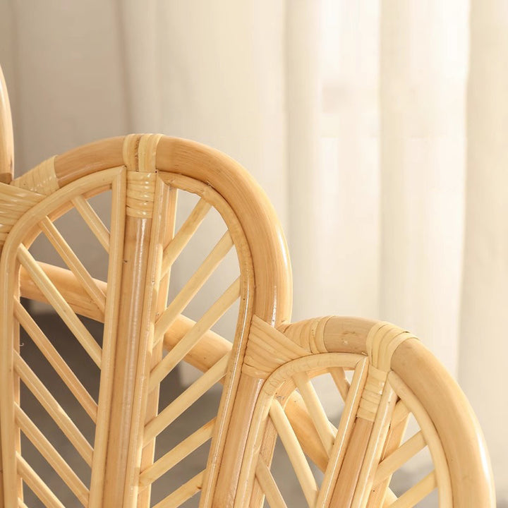 Handgefertigter indonesischer Rattan-Akzentstuhl - Boho handgewebt und atmungsaktiver Komfort für Wohnzimmer &amp; Schlafzimmer 