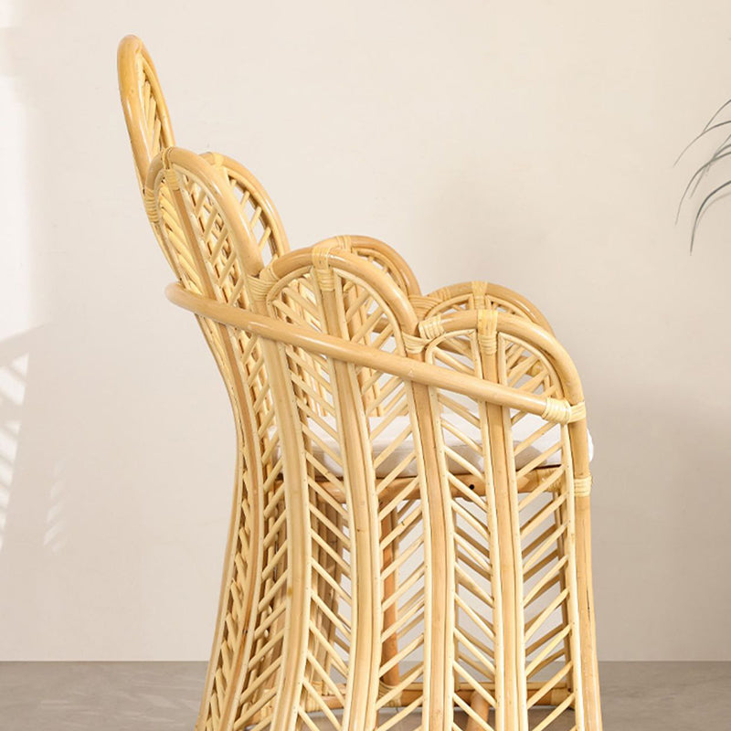 Handgefertigter indonesischer Rattan-Akzentstuhl - Boho handgewebt und atmungsaktiver Komfort für Wohnzimmer &amp; Schlafzimmer 