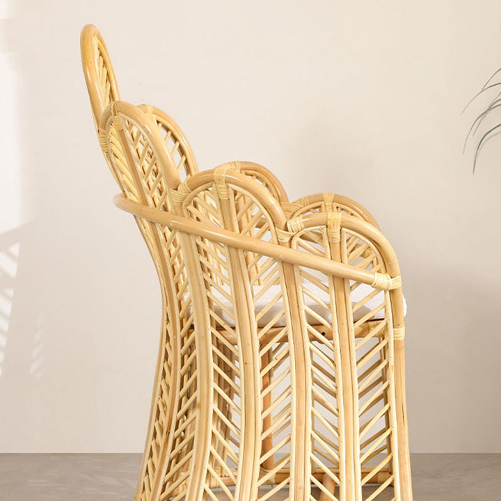 Handgefertigter indonesischer Rattan-Akzentstuhl - Boho handgewebt und atmungsaktiver Komfort für Wohnzimmer &amp; Schlafzimmer 