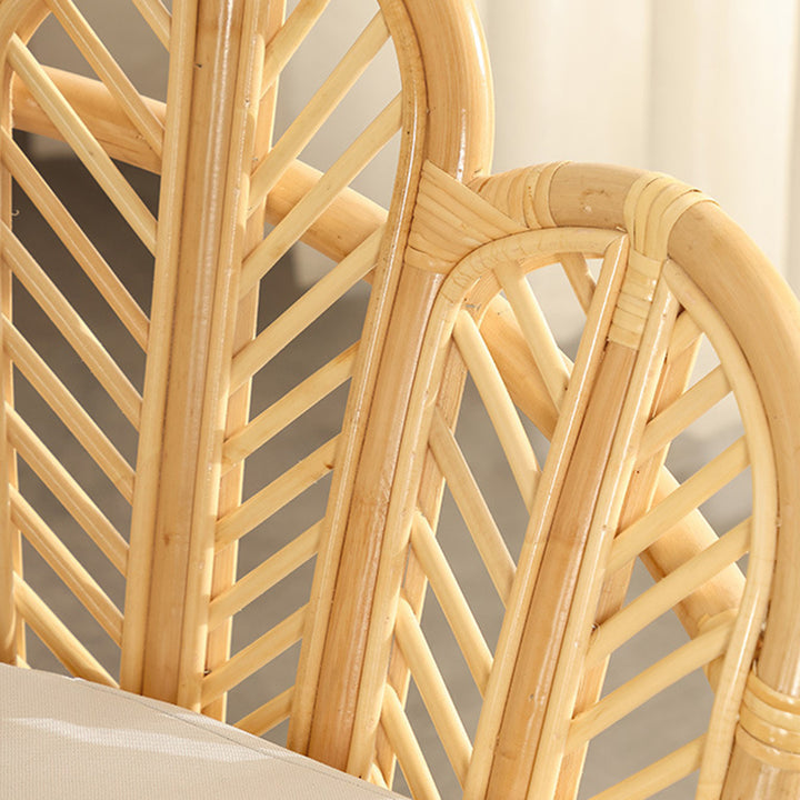 Handgefertigter indonesischer Rattan-Akzentstuhl - Boho handgewebt und atmungsaktiver Komfort für Wohnzimmer &amp; Schlafzimmer 