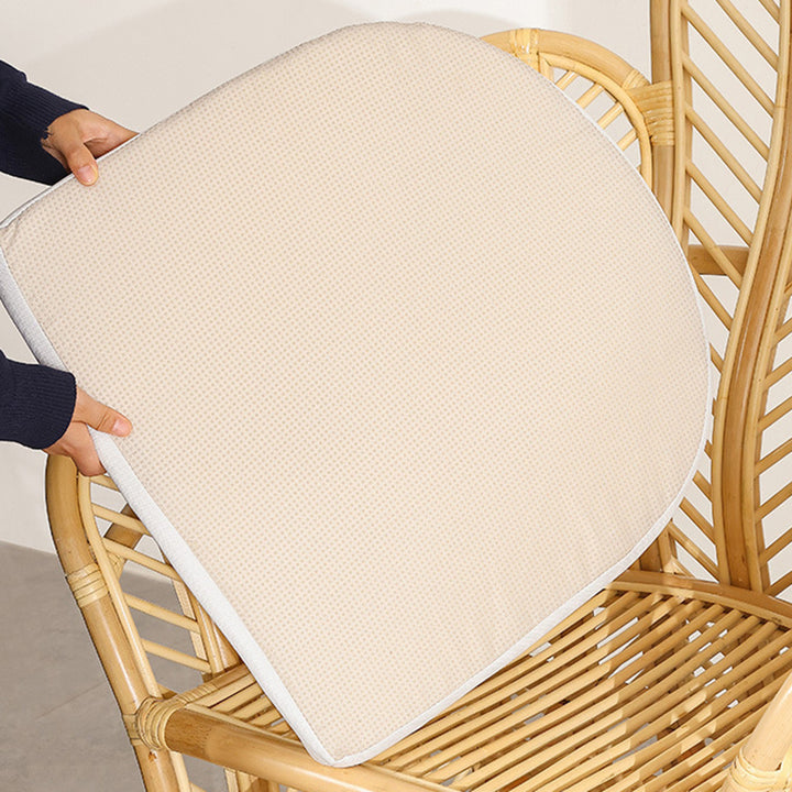 Handgefertigter indonesischer Rattan-Akzentstuhl - Boho handgewebt und atmungsaktiver Komfort für Wohnzimmer &amp; Schlafzimmer 