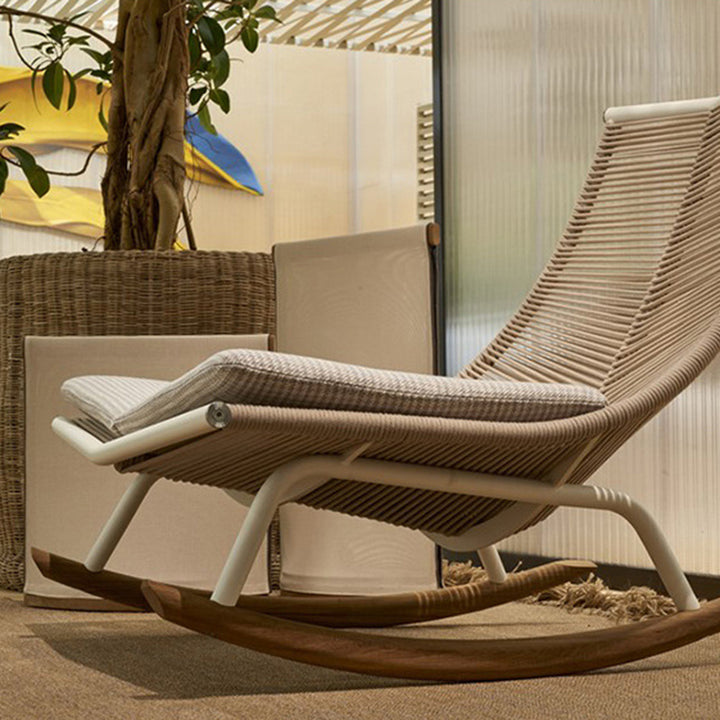Chaise à bascule rectangulaire contemporaine en rotin PE nordique et bois de teck, dossier, en tissu imperméable, pour salon et extérieur 
