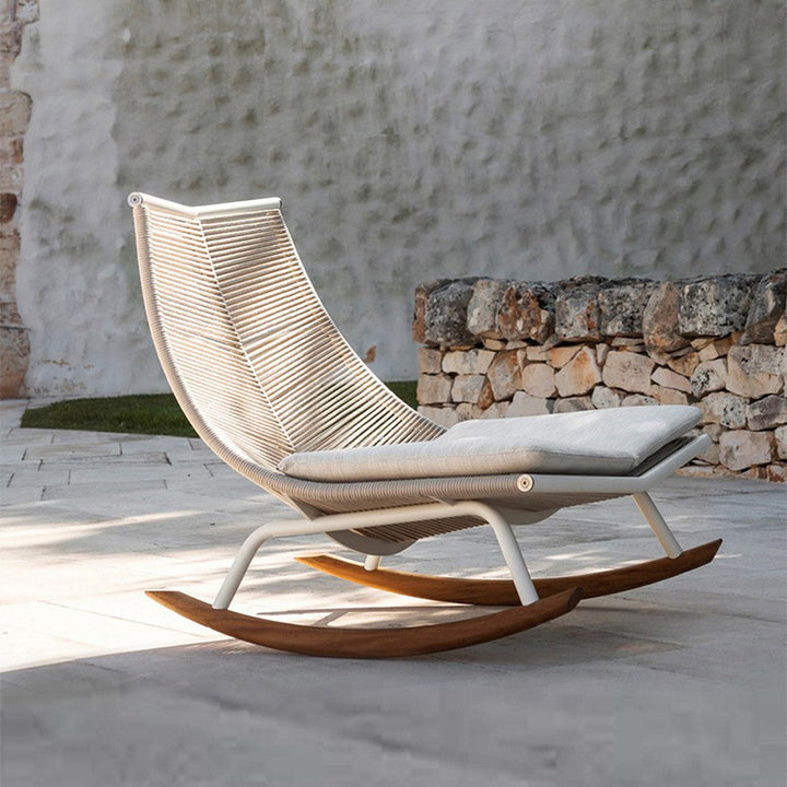 Chaise à bascule rectangulaire contemporaine en rotin PE nordique et bois de teck, dossier, en tissu imperméable, pour salon et extérieur 