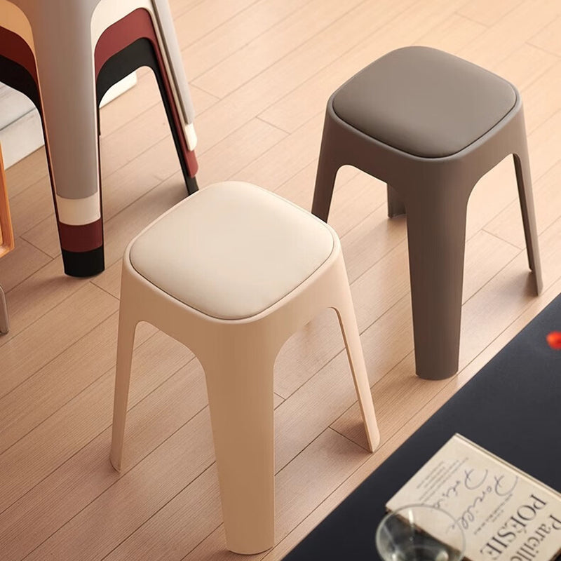 Chaise de salle à manger carrée empilable en PP avec revêtement en cuir PU, style minimaliste moderne, pour salle à manger et cuisine 