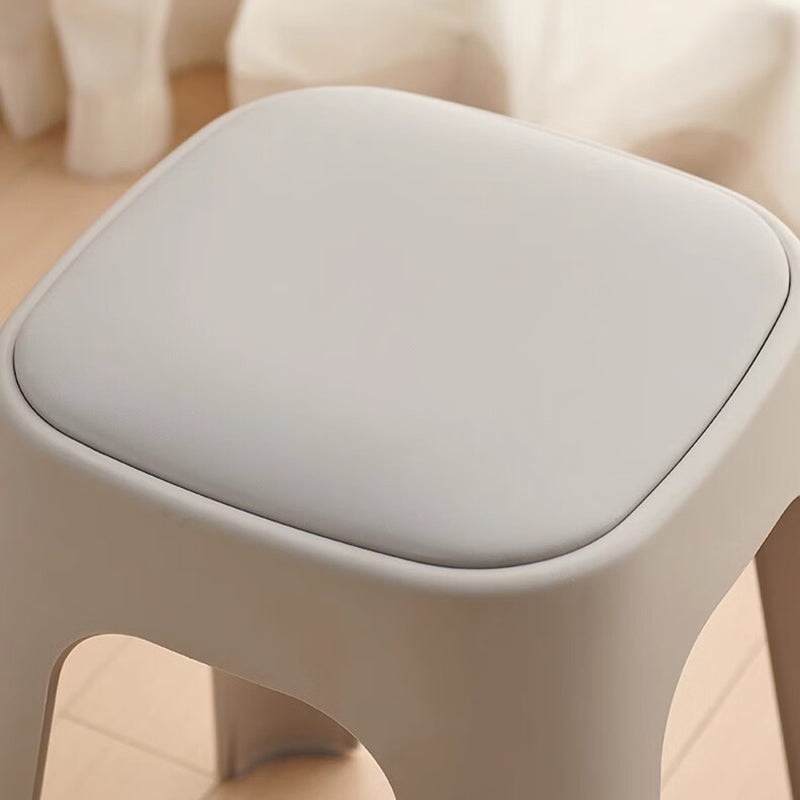 Chaise de salle à manger carrée empilable en PP avec revêtement en cuir PU, style minimaliste moderne, pour salle à manger et cuisine 
