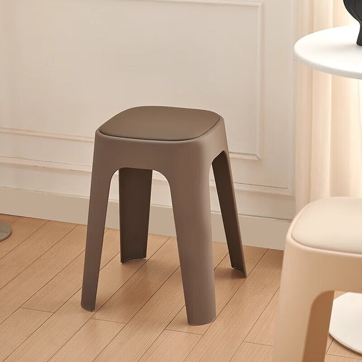 Chaise de salle à manger carrée empilable en PP avec revêtement en cuir PU, style minimaliste moderne, pour salle à manger et cuisine 