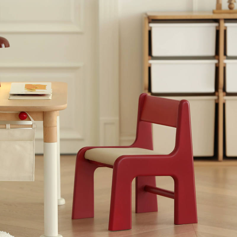 Silla de estudio infantil tapizada de madera de haya - Asiento nórdico para niños pequeños con respaldo alto, cojín suave y bordes redondeados para sala de estar 