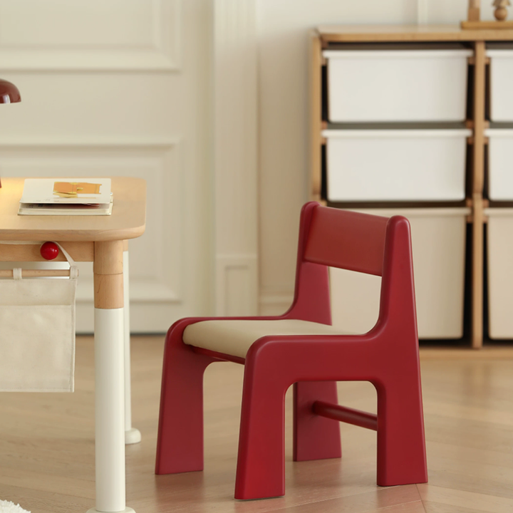 Silla de estudio infantil tapizada de madera de haya - Asiento nórdico para niños pequeños con respaldo alto, cojín suave y bordes redondeados para sala de estar 