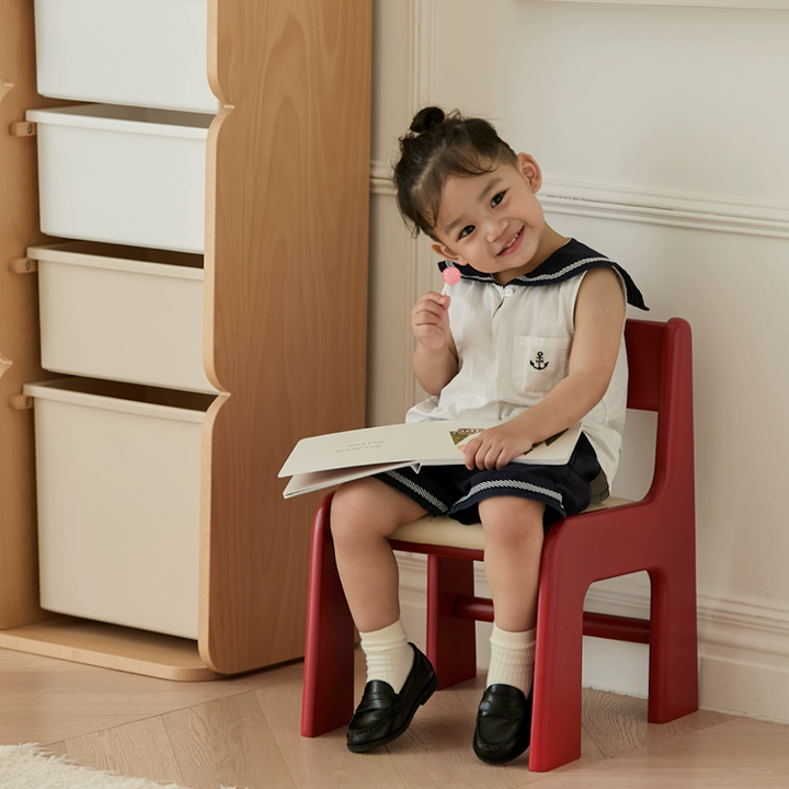 Silla de estudio infantil tapizada de madera de haya - Asiento nórdico para niños pequeños con respaldo alto, cojín suave y bordes redondeados para sala de estar 