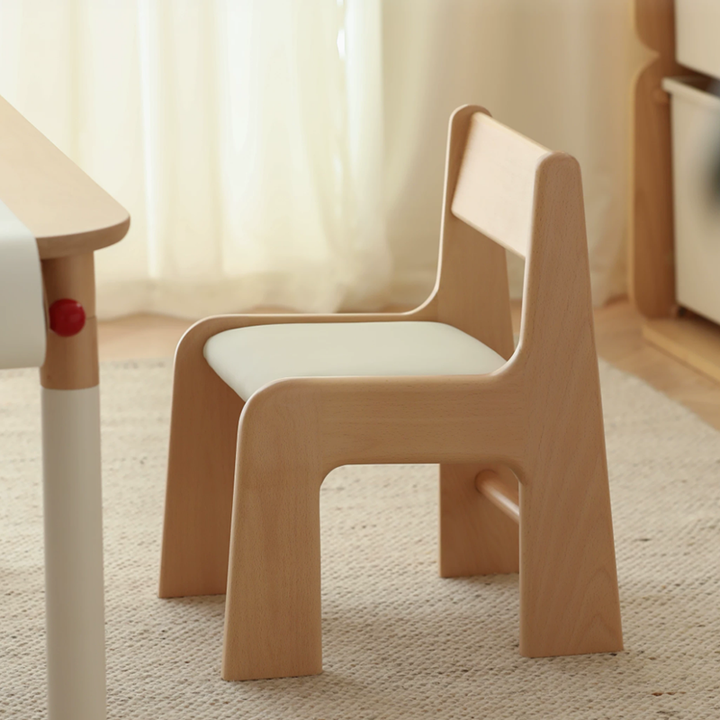 Silla de estudio infantil tapizada de madera de haya - Asiento nórdico para niños pequeños con respaldo alto, cojín suave y bordes redondeados para sala de estar 
