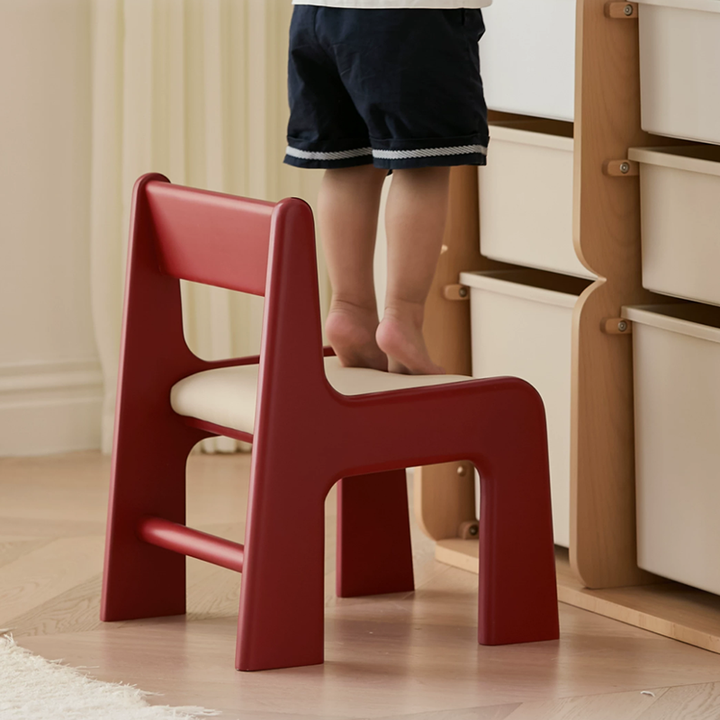 Silla de estudio infantil tapizada de madera de haya - Asiento nórdico para niños pequeños con respaldo alto, cojín suave y bordes redondeados para sala de estar 