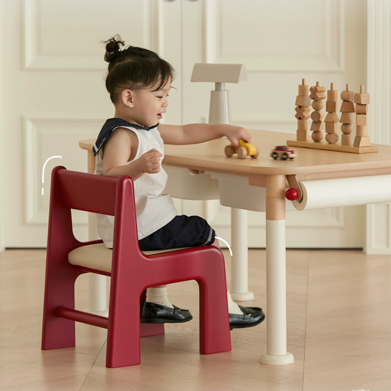 Silla de estudio infantil tapizada de madera de haya - Asiento nórdico para niños pequeños con respaldo alto, cojín suave y bordes redondeados para sala de estar 