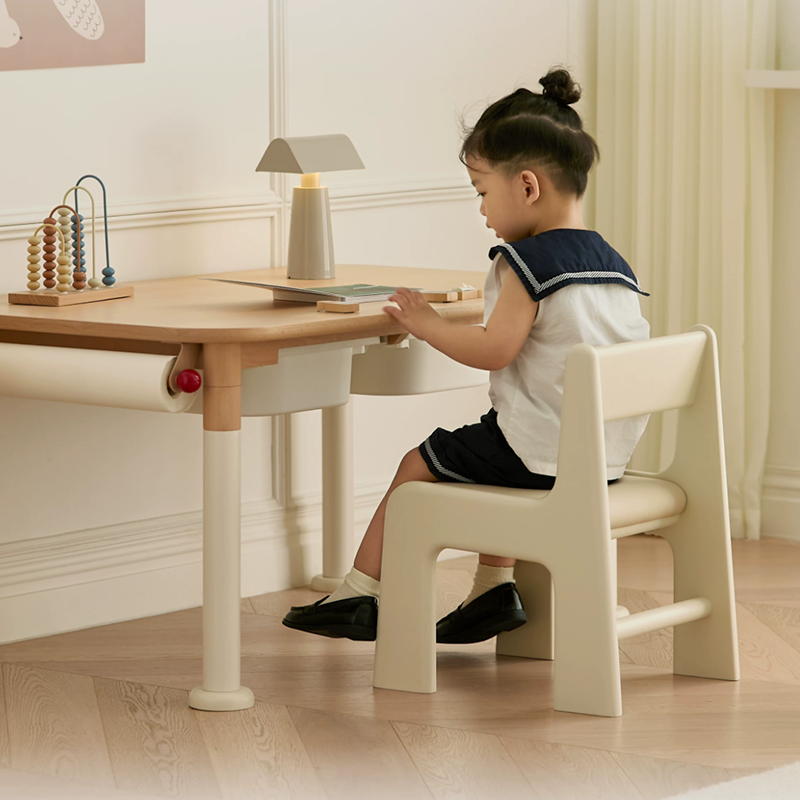 Silla de estudio infantil tapizada de madera de haya - Asiento nórdico para niños pequeños con respaldo alto, cojín suave y bordes redondeados para sala de estar 