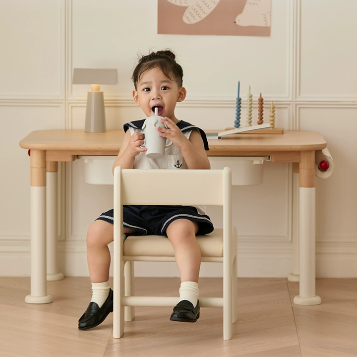 Silla de estudio infantil tapizada de madera de haya - Asiento nórdico para niños pequeños con respaldo alto, cojín suave y bordes redondeados para sala de estar 