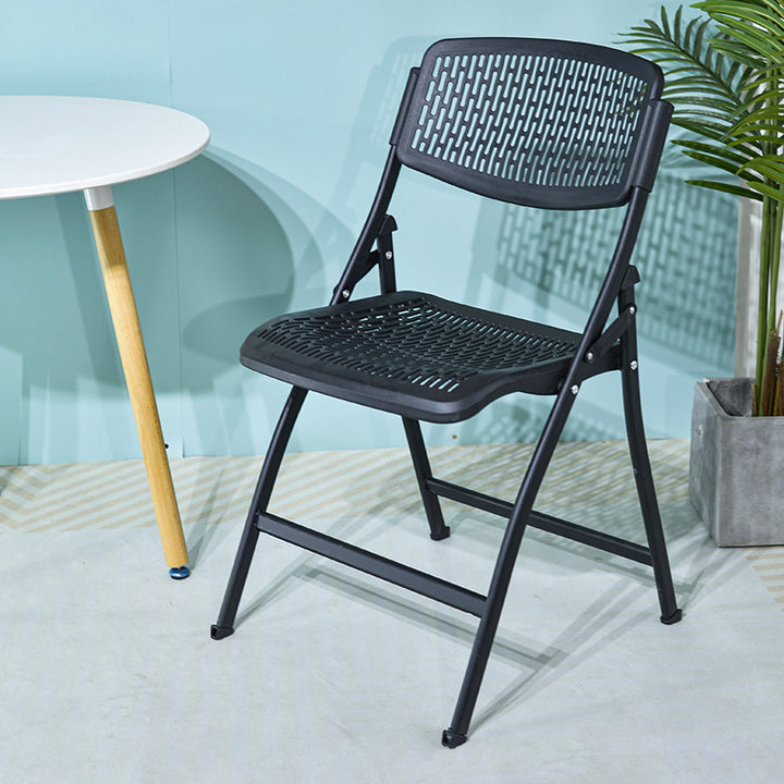 Moderner minimalistischer Plastik- und Stahl-Klappstuhl mit atmungsaktivem Sitz für Studium und Home Office 