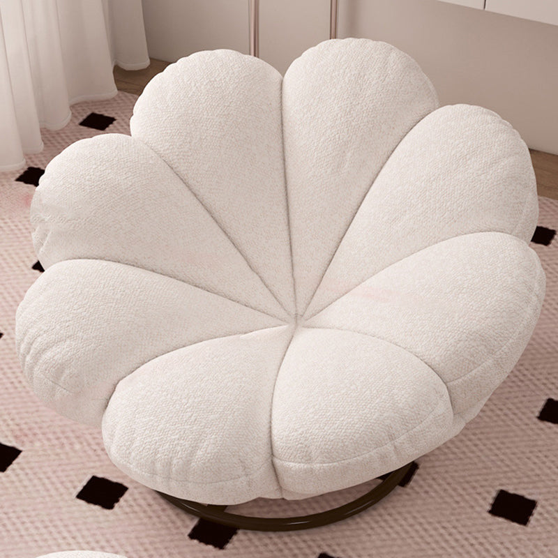 Moderner skandinavischer Dreh-Loungesessel in Blütenblattform aus Teddy-Fleece und Stahl mit Rückenlehne &amp; Fußstütze für Wohnzimmer &amp; Schlafzimmer 