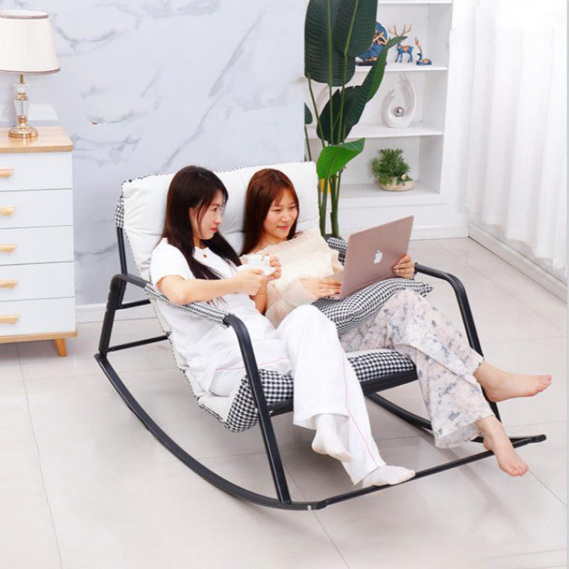 Mecedora Moon nórdica contemporánea de tela sintética y acero al carbono con respaldo y reposabrazos para sala de estar y dormitorio 