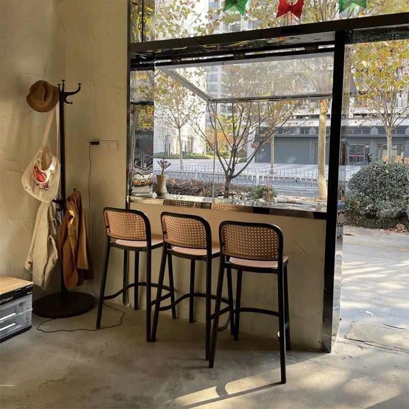 Tabouret de bar carré en tissage PP scandinave contemporain avec dossier et repose-pieds pour cuisine et comptoir de bar 