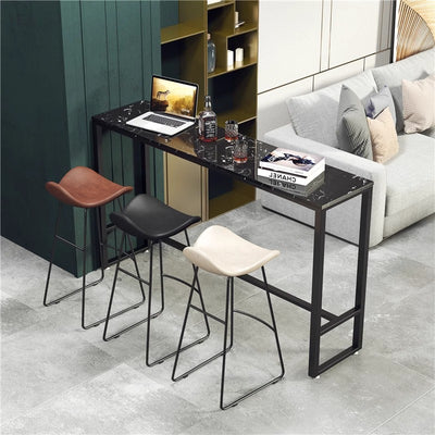 Tabouret de bar triangulaire en cuir et fer scandinave contemporain avec dossier et repose-pieds pour cuisine et bar 