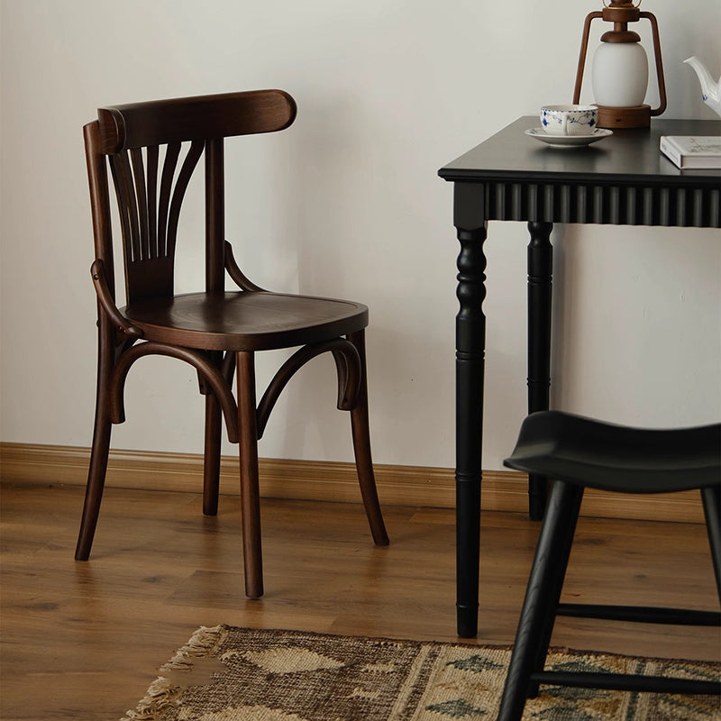 Silla de comedor contemporánea retro de madera de haya con asiento de tela de ratán y cuero sintético redondo con respaldo curvado para comedor 