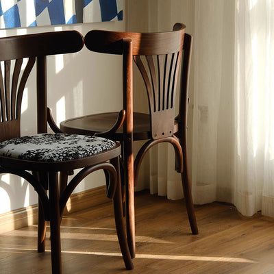 Silla de comedor contemporánea retro de madera de haya con asiento de tela de ratán y cuero sintético redondo con respaldo curvado para comedor 