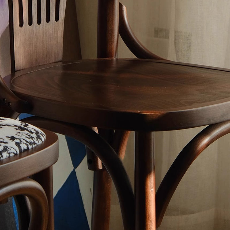 Silla de comedor contemporánea retro de madera de haya con asiento de tela de ratán y cuero sintético redondo con respaldo curvado para comedor 