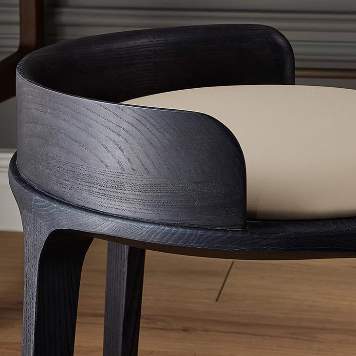 Zeitgenössischer Retro-Hocker aus Eschenholz und Leder mit Rückenlehne für das Schlafzimmer 