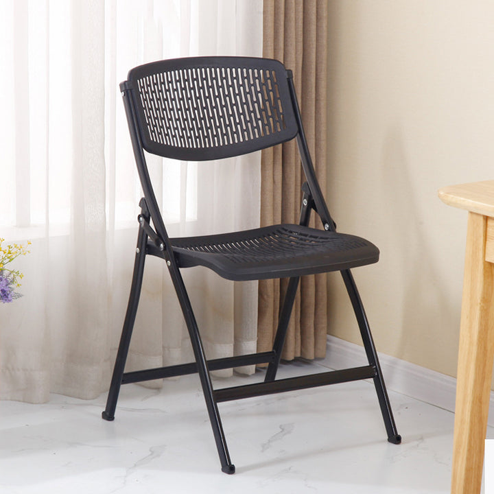Chaise de bureau pliante carrée moderne minimaliste en PP et en acier avec dossier pour la maison et le bureau 
