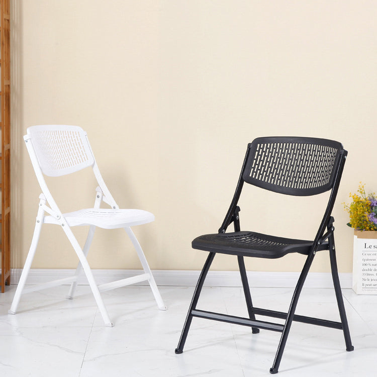 Chaise de bureau pliante carrée moderne minimaliste en PP et en acier avec dossier pour la maison et le bureau 