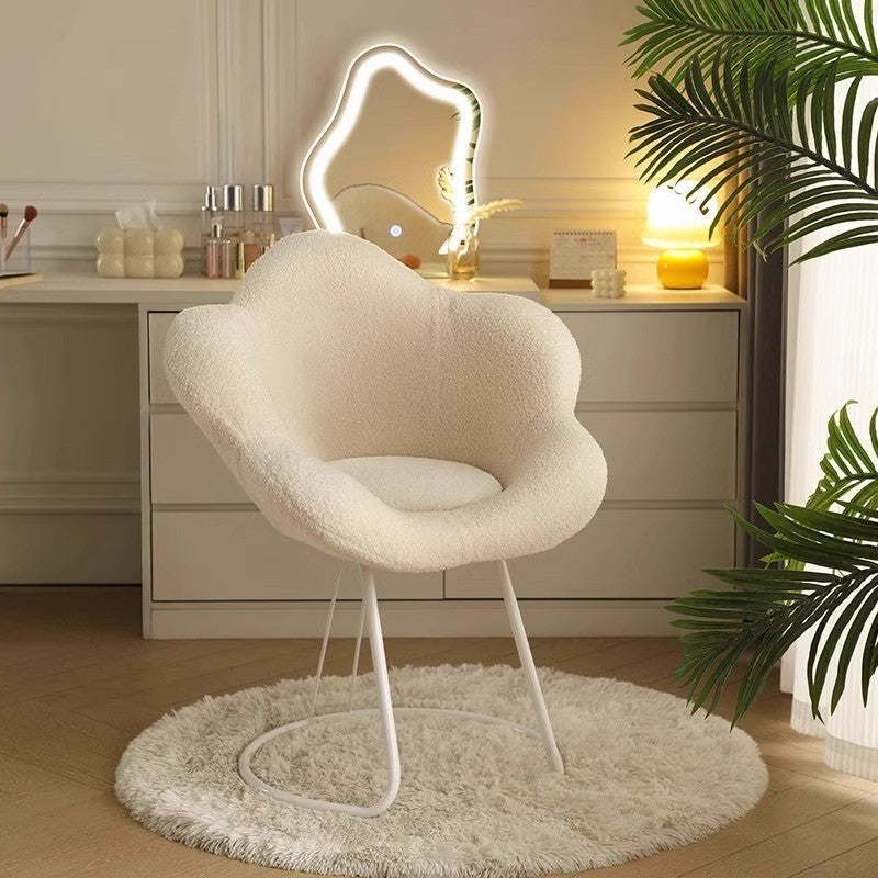 Moderner drehbarer Schminkhocker im nordischen Stil mit Sherpa-Stoff, Eisen und Blütenblatt-Design, mit Rückenlehne und Armlehnen, für das Schlafzimmer 