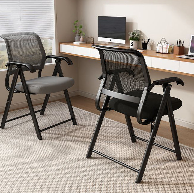 Moderner minimalistischer klappbarer Netzschwamm-Kohlenstoffstahl-Quadrat-Schreibtischstuhl mit Rückenlehne und Armlehnen für das Home Office oder das Studium 