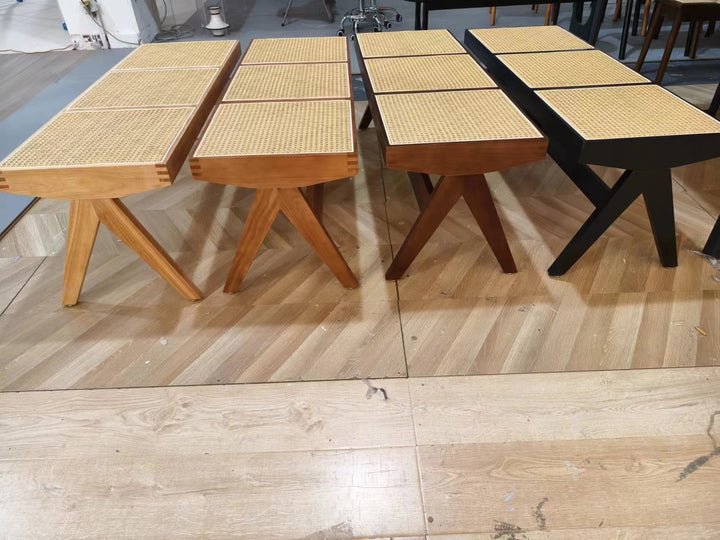 Banc rectangulaire en bois de caoutchouc japonais traditionnel et rotin avec pieds en V et siège tissé à la main pour entrée et salon 