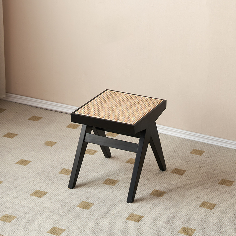 Banc rectangulaire en bois de caoutchouc japonais traditionnel et rotin avec pieds en V et siège tissé à la main pour entrée et salon 