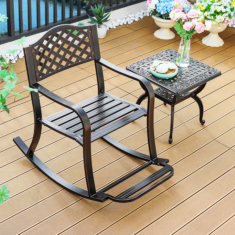 Silla mecedora tradicional europea impermeable de aluminio con patrón floral cuadrado con reposabrazos y reposapiés para patio exterior 