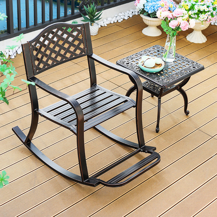 Chaise à bascule carrée en aluminium étanche de style floral européen traditionnel avec accoudoirs et repose-pieds pour patio extérieur 