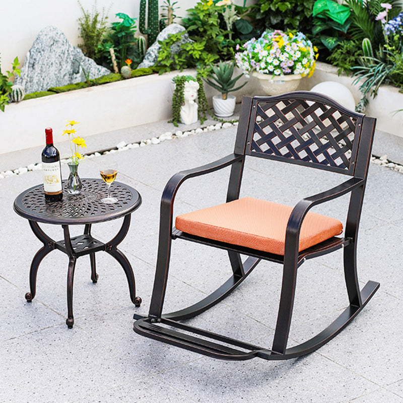 Silla mecedora tradicional europea impermeable de aluminio con patrón floral cuadrado con reposabrazos y reposapiés para patio exterior 