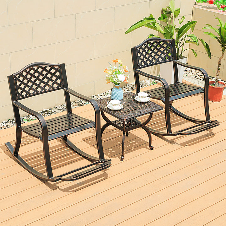 Silla mecedora tradicional europea impermeable de aluminio con patrón floral cuadrado con reposabrazos y reposapiés para patio exterior 