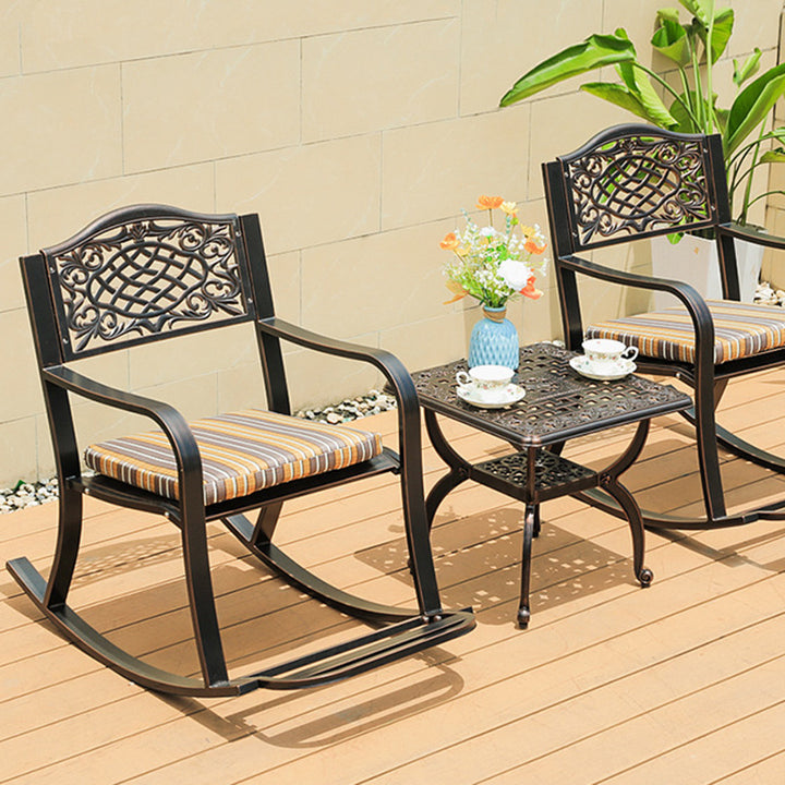 Chaise à bascule carrée en aluminium étanche de style floral européen traditionnel avec accoudoirs et repose-pieds pour patio extérieur 