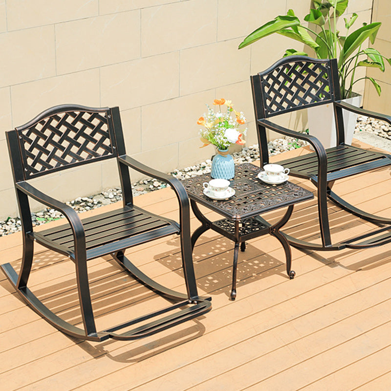 Silla mecedora tradicional europea impermeable de aluminio con patrón floral cuadrado con reposabrazos y reposapiés para patio exterior 