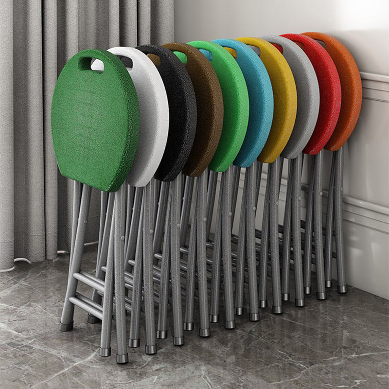 Chaise de salle à manger pliante ronde en PP minimaliste moderne et en acier au carbone avec design portable pour cuisine et salle à manger 