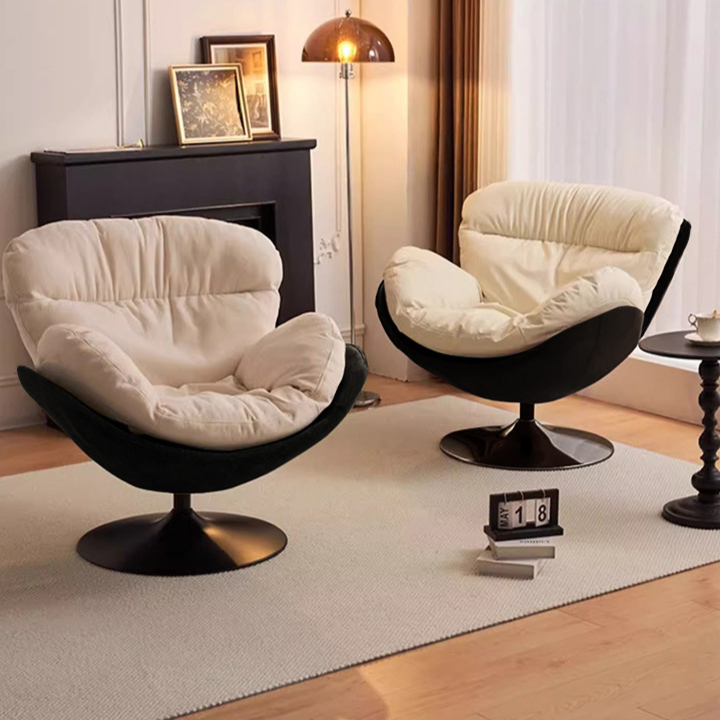 Chaise de salon pivotante avec dossier en cuir nordique contemporain à gratter pour chat, métal, base ronde incurvée pour salon 