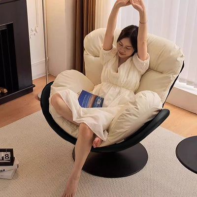 Chaise de salon pivotante avec dossier en cuir nordique contemporain à gratter pour chat, métal, base ronde incurvée pour salon 