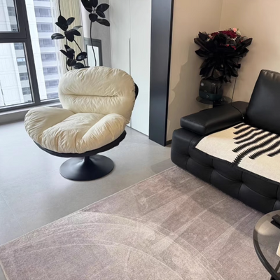 Chaise de salon pivotante avec dossier en cuir nordique contemporain à gratter pour chat, métal, base ronde incurvée pour salon 