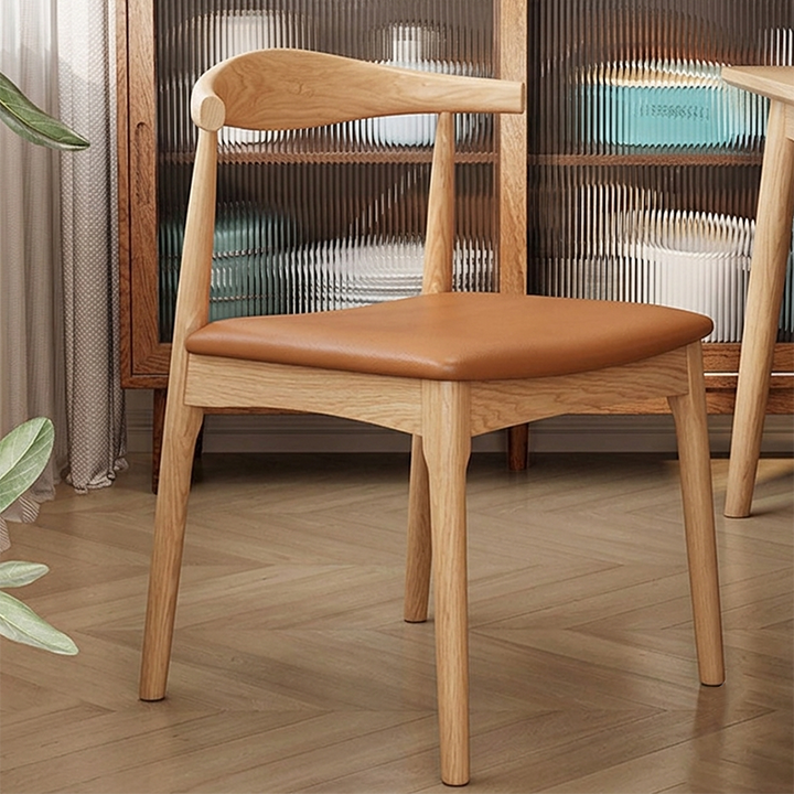 Moderner nordischer Esszimmerstuhl aus Eschenholz und PU-Leder mit hornförmiger Rückenlehne für das Esszimmer 